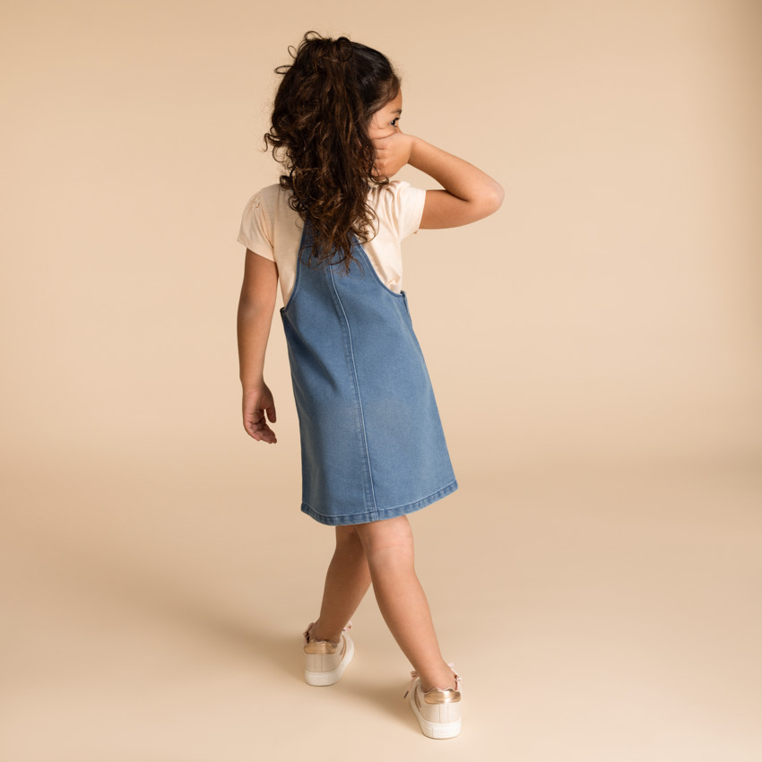 Φόρεμα σαλόπετα από denim με τσέπες για κορίτσι 