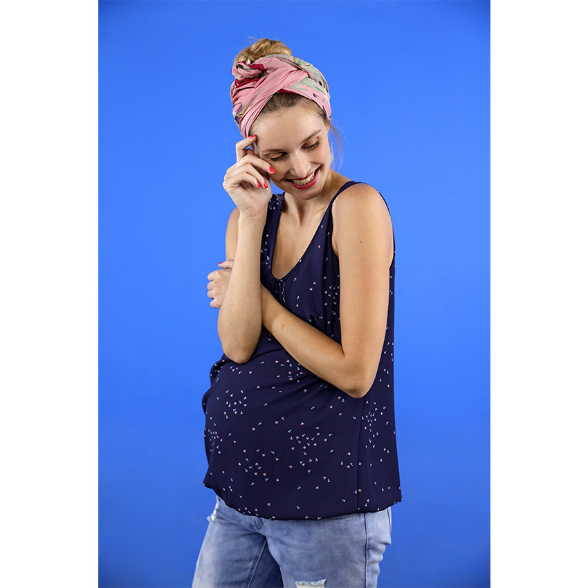 Μπλουζάκι εγκυμοσύνης με γεωμετρικό σχέδιο σε όλη την επιφάνεια 