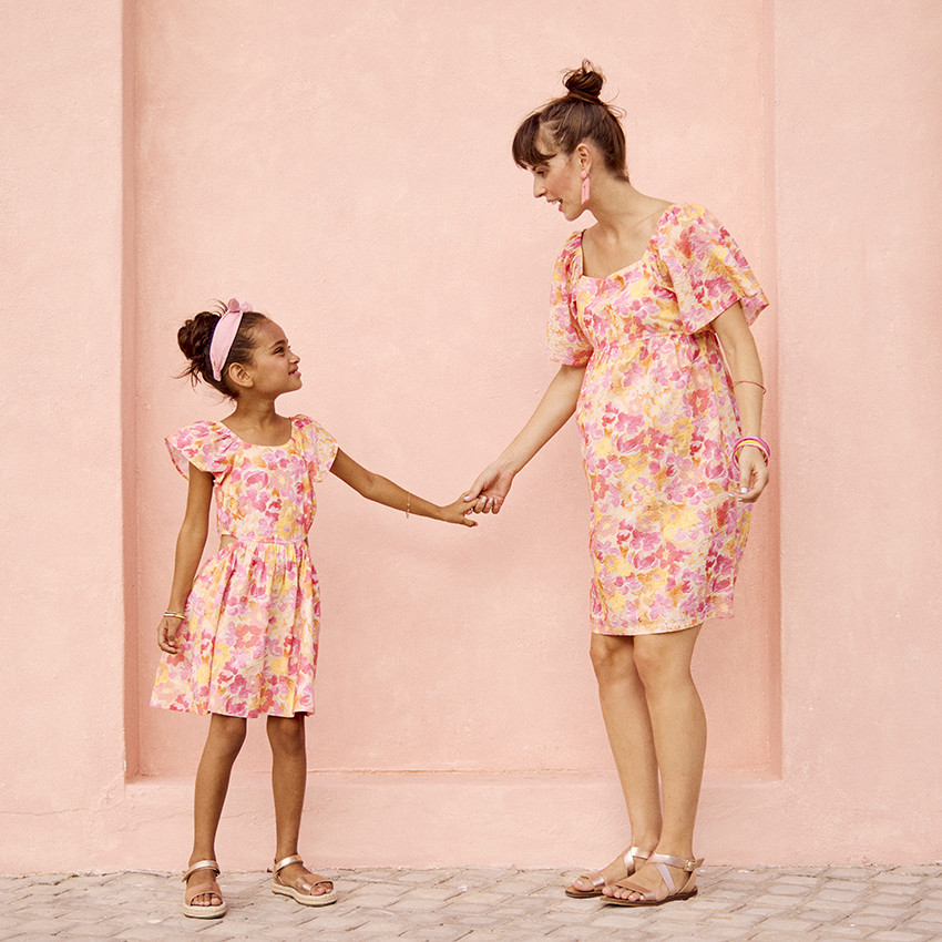 Φόρεμα κοντομάνικο σε seersucker με floral σχέδιο για κορίτσι 