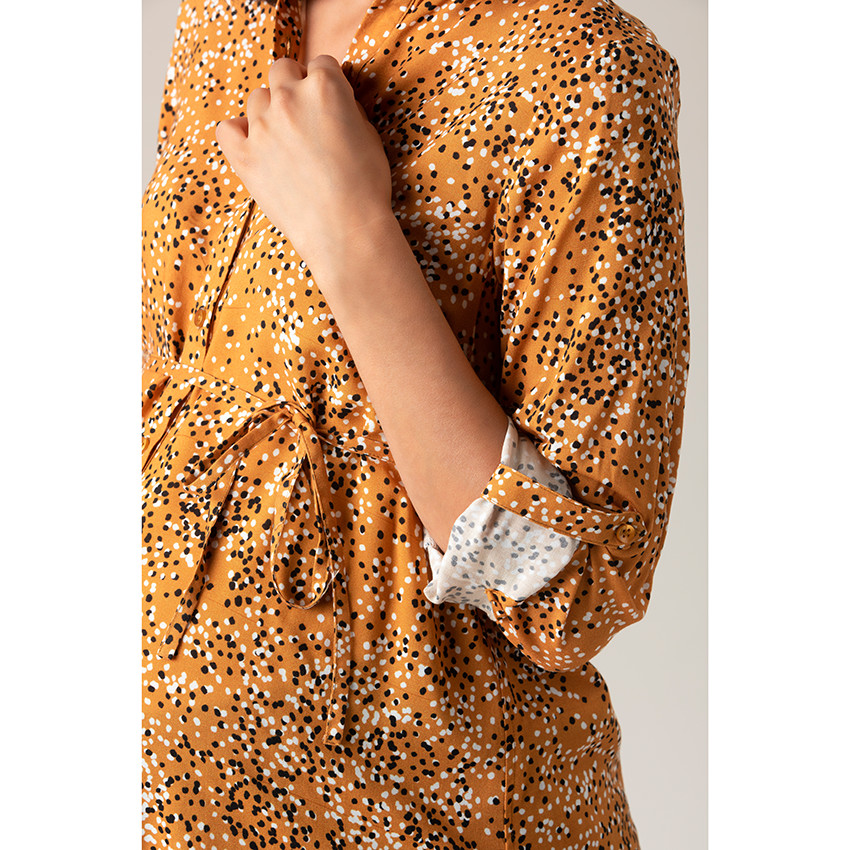 Μακρυμάνικο κίτρινο πουκάμισο με πουά σε όλη την επιφάνεια 