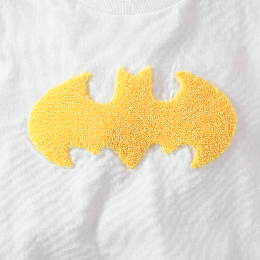 Σετ κοντομάνικο με μπάλωμα ©Warner Batman και γκρι βερμούδα 