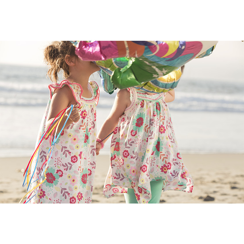 Φόρεμα με βολάν με λουλουδάκια σε όλη την επιφάνεια 