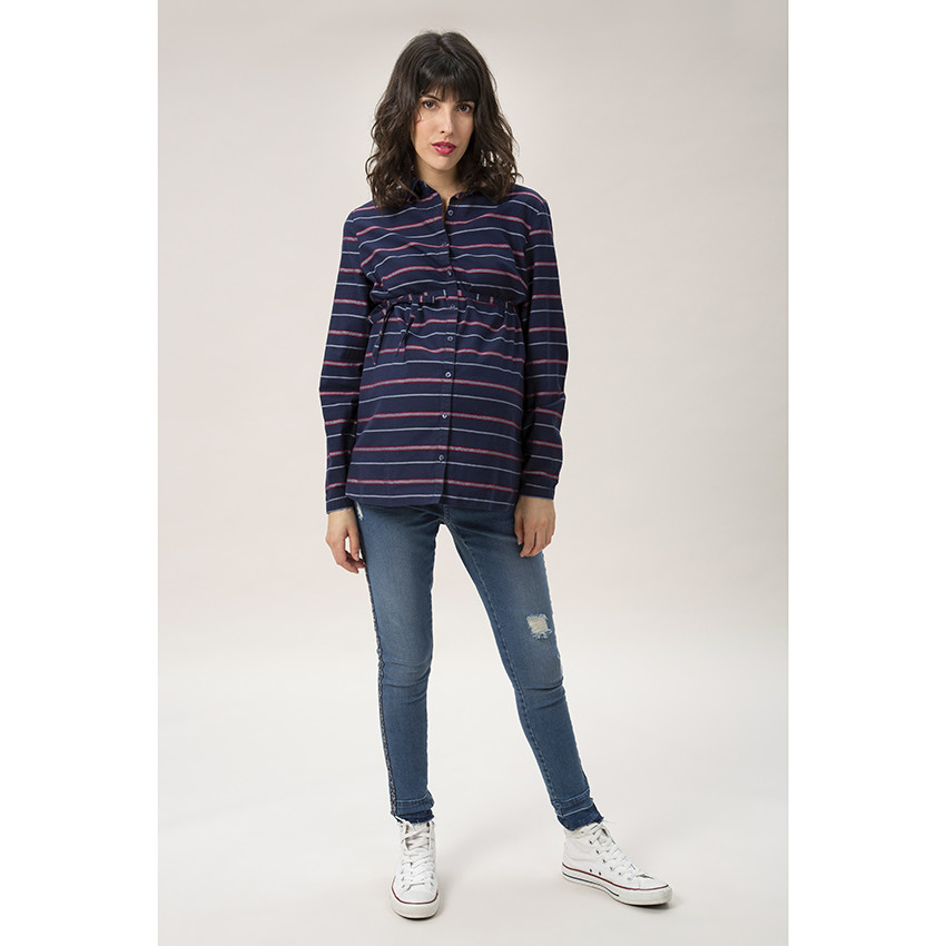 Πουκάμισο ριγέ, μακρυμάνικο. 