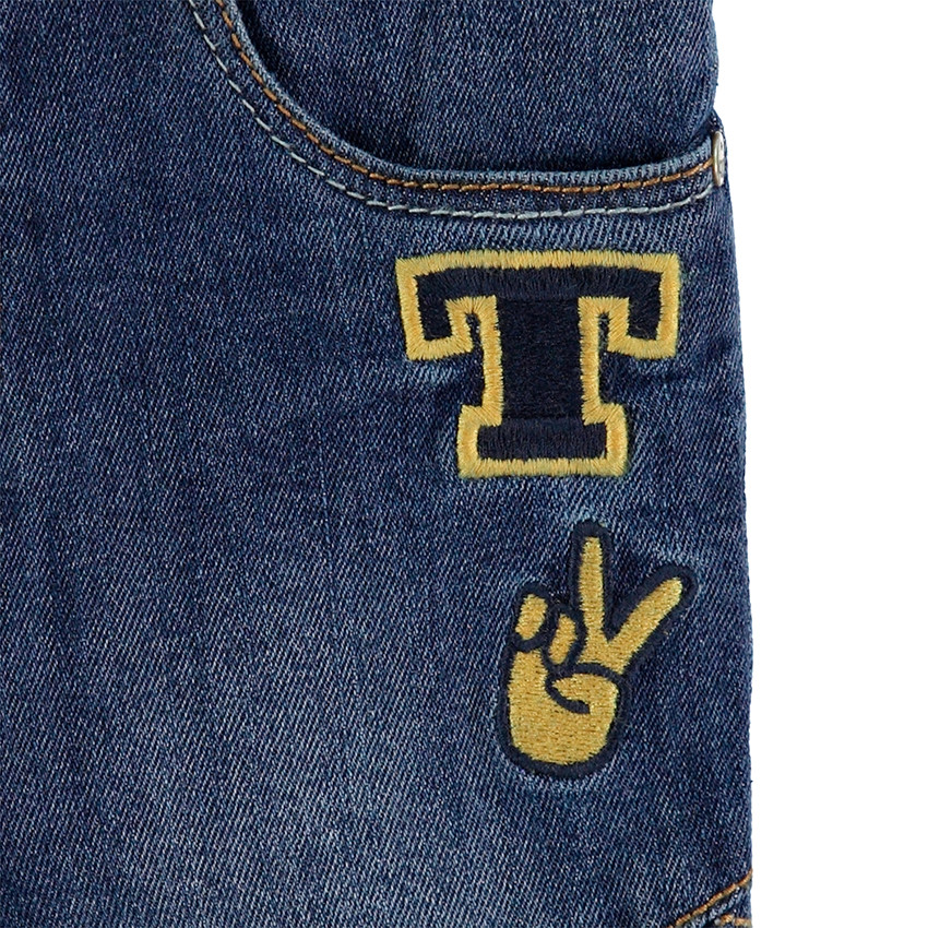 Τζιν με used όψη, επένδυση από sherpa, απλικέ σήματα και κεντήματα  Additional Τζιν με used όψη, επένδυση από sherpa, απλικέ σήματα και κεντήματα