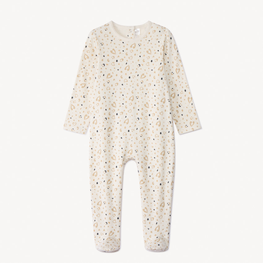 Νυχτικό με σχέδιο καρδιές για κορίτσι με διαφορετικές ανοίξεις ανάλογα με την ηλικία 