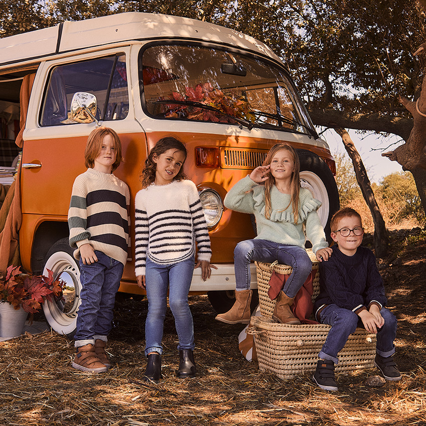 Πλεκτό πουλόβερ με τριχρωμές ρίγες και ζιβάγκο για αγόρι 