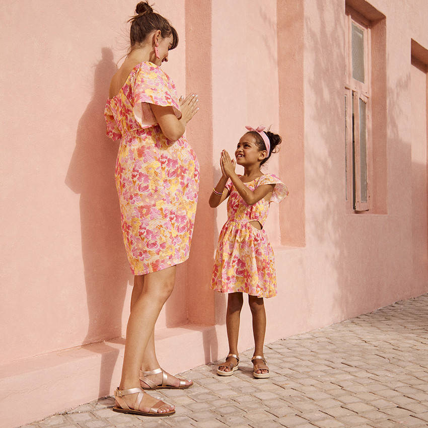 Φόρεμα κοντομάνικο σε seersucker με floral σχέδιο για κορίτσι 