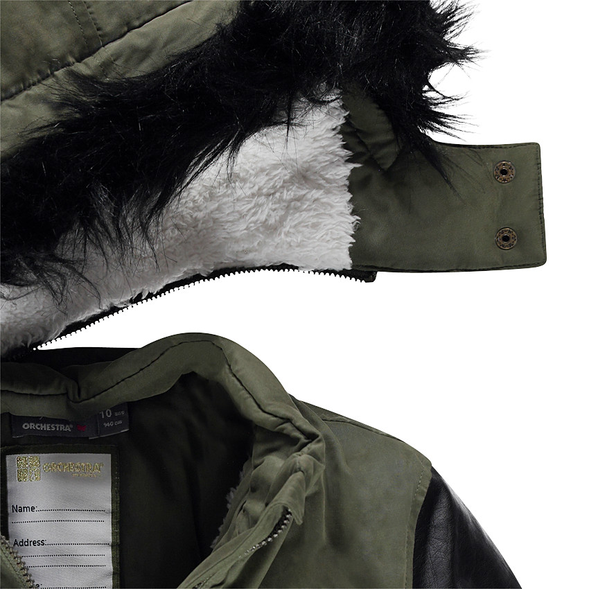 Παρκά από δύο υλικά, επένδυση από sherpa και αφαιρούμενη κουκούλα 