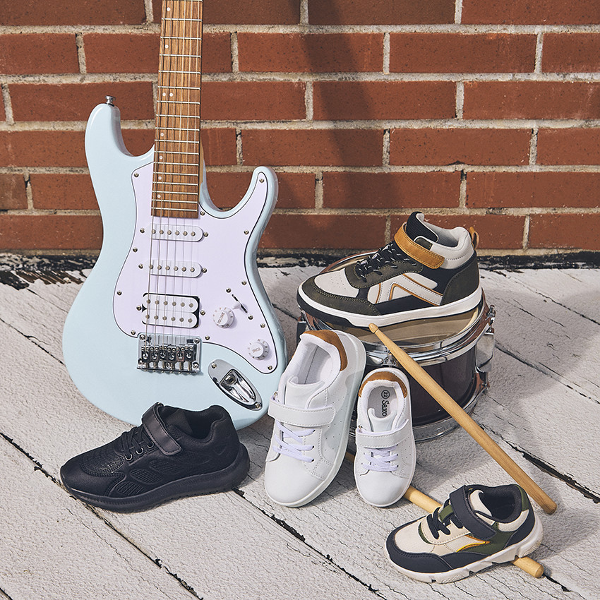 Αθλητικά παπούτσια χαμηλά με πολύχρωμες λεπτομέρειες για αγόρι 