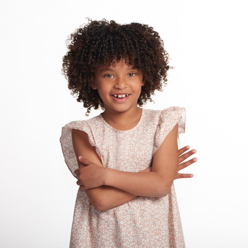 Φόρεμα κοντομάνικο με βολάν και σχέδιο spots για κορίτσι 