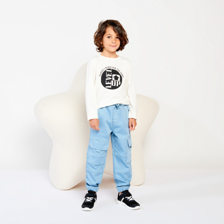 Jean jogger style cargo uni à poches pour garçon 