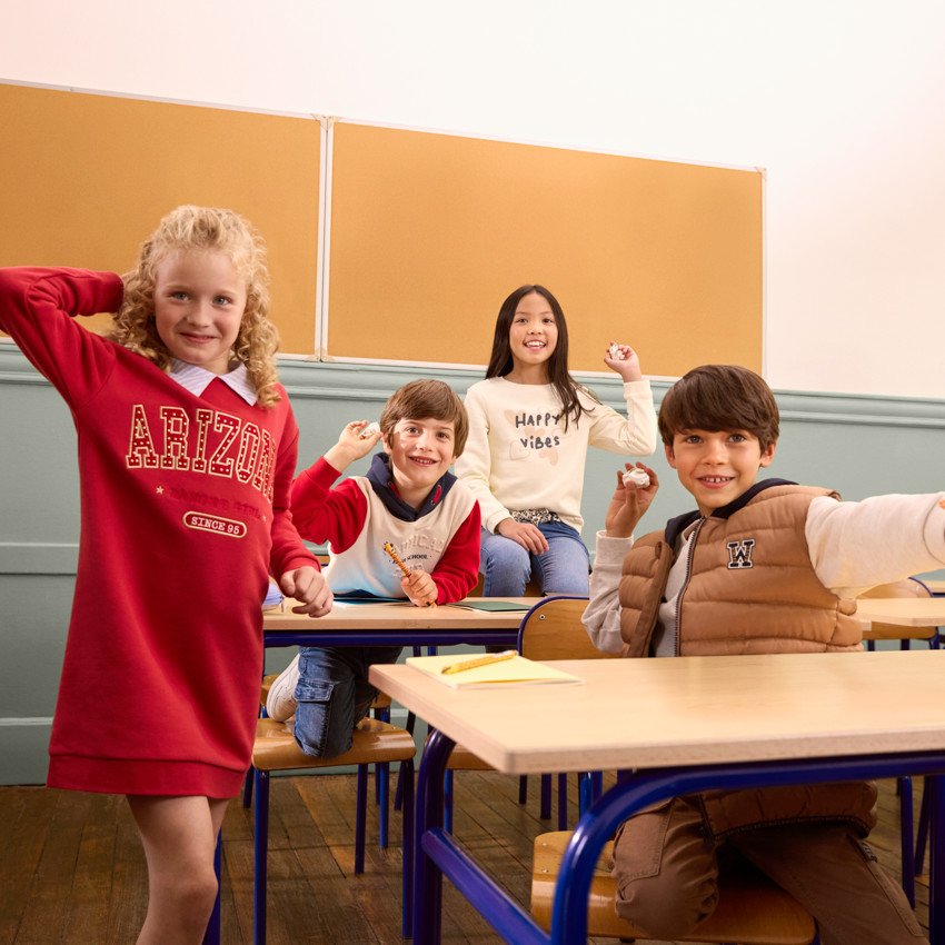 Φούτερ molleton μονόχρωμο με φαντεζί σχέδιο και glitter για κορίτσι 