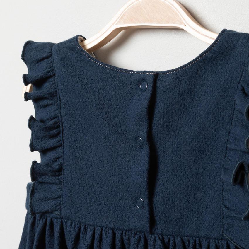 Φόρεμα πλεκτό φαντεζί με βολάν και τσέπες για bebe κορίτσι 