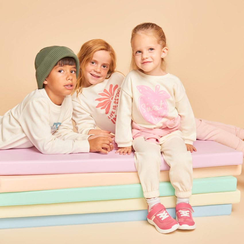 Φούτερ με στάμπα φράουλα για κορίτσι μωρό 