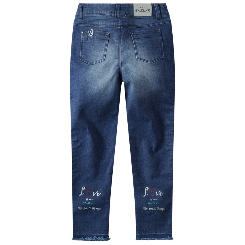 Τζιν με used όψη, μόνιμες τσακίσεις και απλικέ λωρίδες 