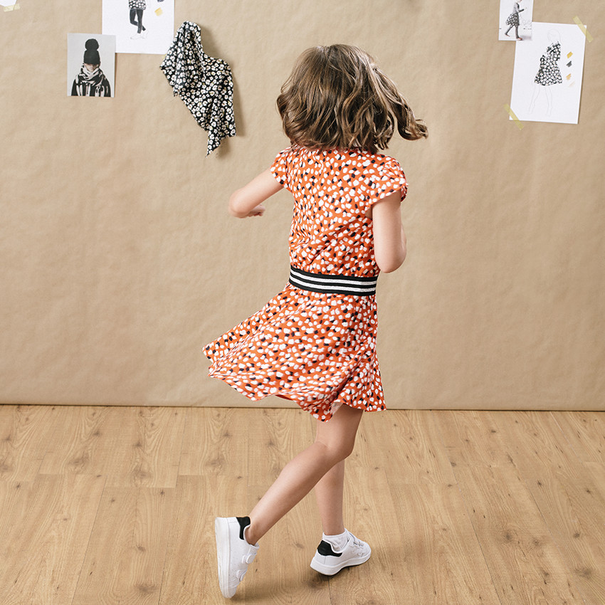 Robe manches courtes à imprimé graphique et taille élastiquée  Additional Robe manches courtes à imprimé graphique et taille élastiquée