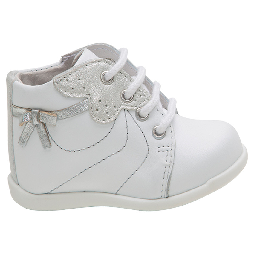 Δερμάτινα μποτάκια με ασημί φάσες 