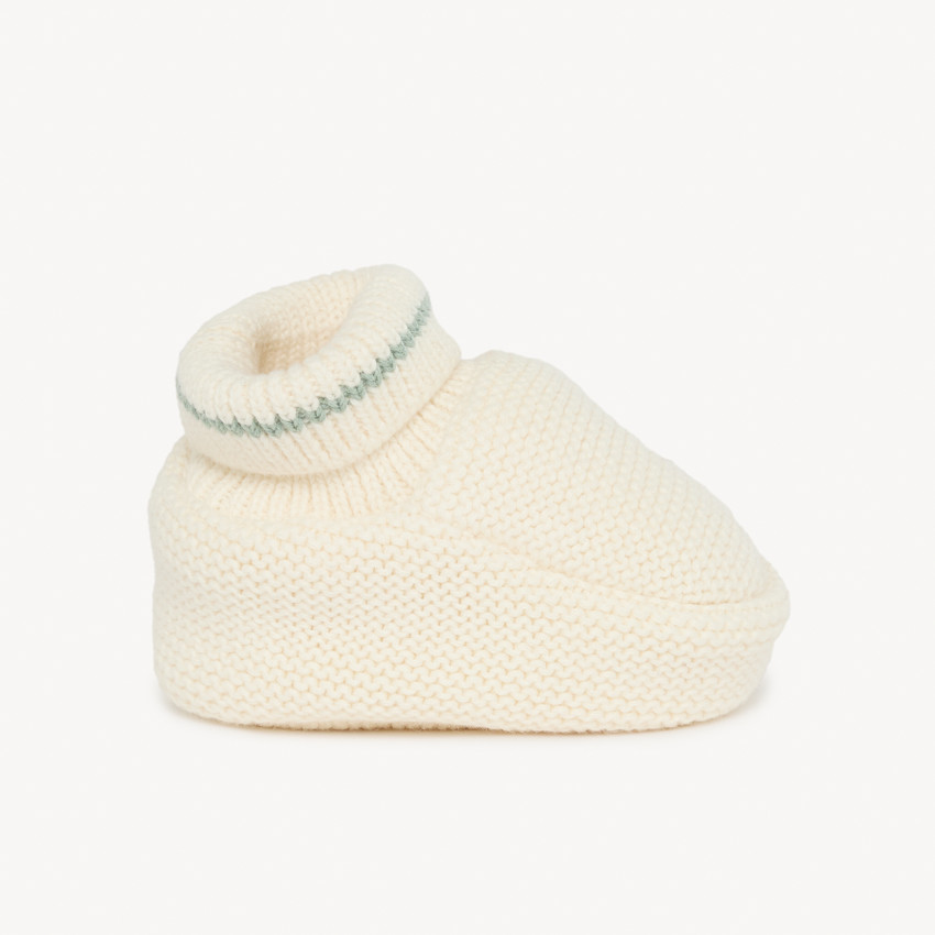 Chaussons en tricot uni pour bébé  