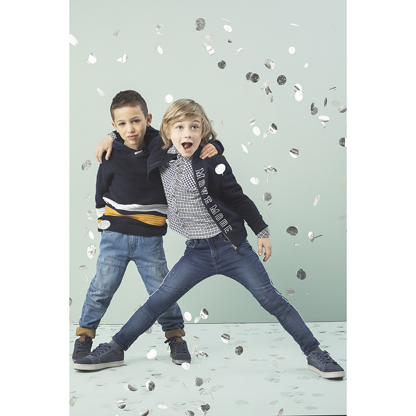 Πουλόβερ με ανάγλυφη πλέξη και κρουαζέ λαιμόκοψη 