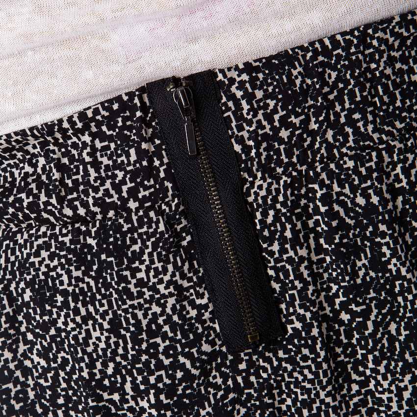 Κοντή εμπριμέ φούστα  