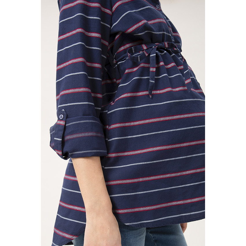 Πουκάμισο ριγέ, μακρυμάνικο. 