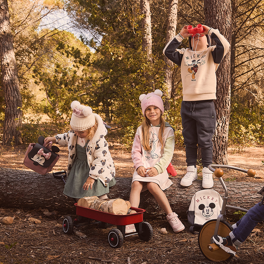 Αμάνικο κοντό φόρεμα σε βελουτέ ύφασμα για κορίτσι 