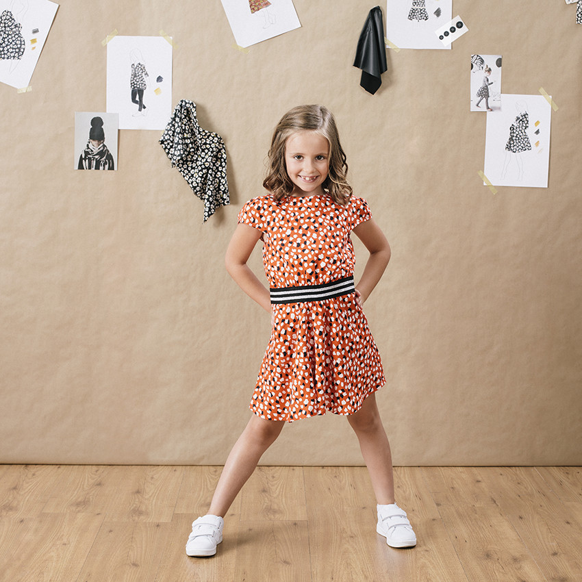 Robe manches courtes à imprimé graphique et taille élastiquée  Additional Robe manches courtes à imprimé graphique et taille élastiquée