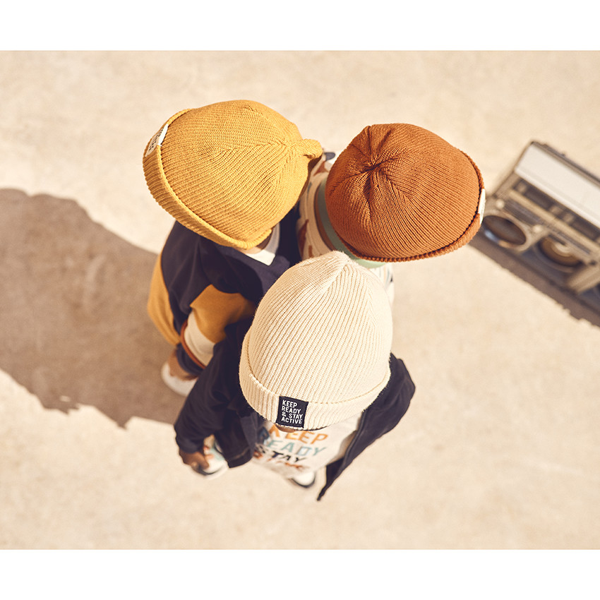 Σκουφί από πλεκτό με ραβδώσεις για αγόρι 