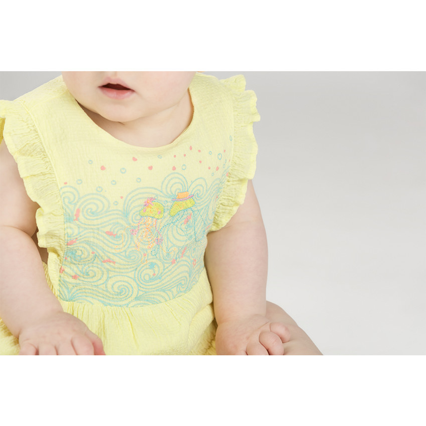 Κοντό ολόσωμο φορμάκι με βολάν και φαντεζί τύπωμα 