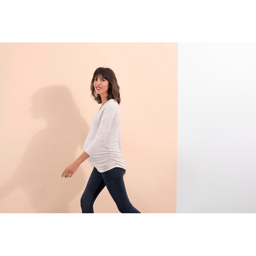 Μονόχρωμο πουλόβερ εγκυμοσύνης σε απαλή πλέξη 