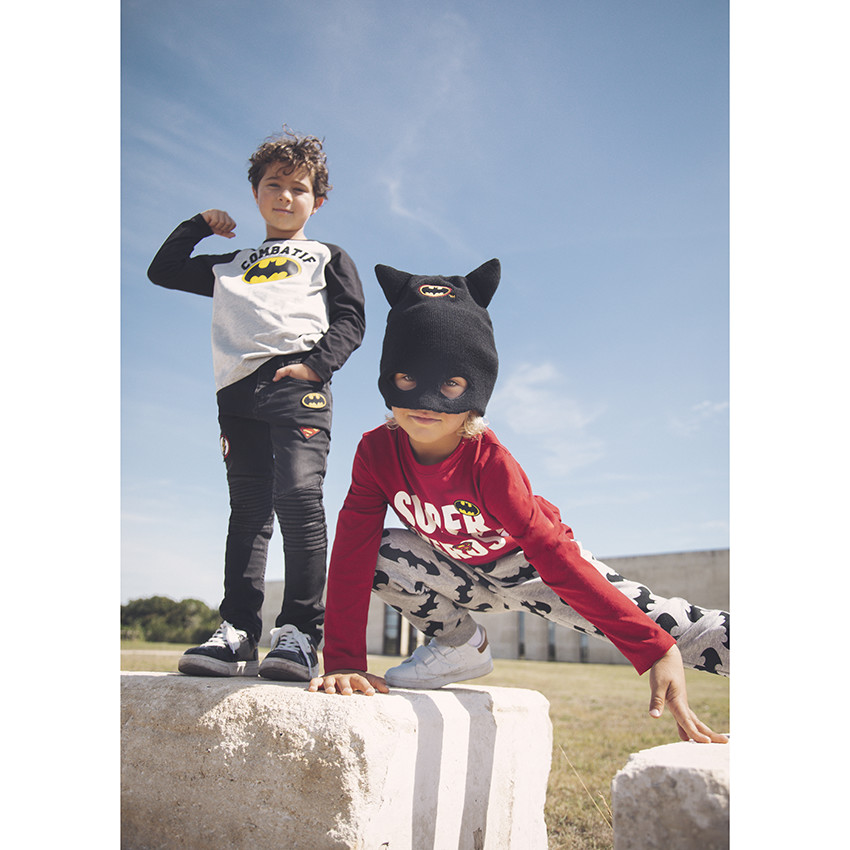 Jean ίσια γραμμή στυλ ξεβαμμένο με badges super-héros για αγόρι 