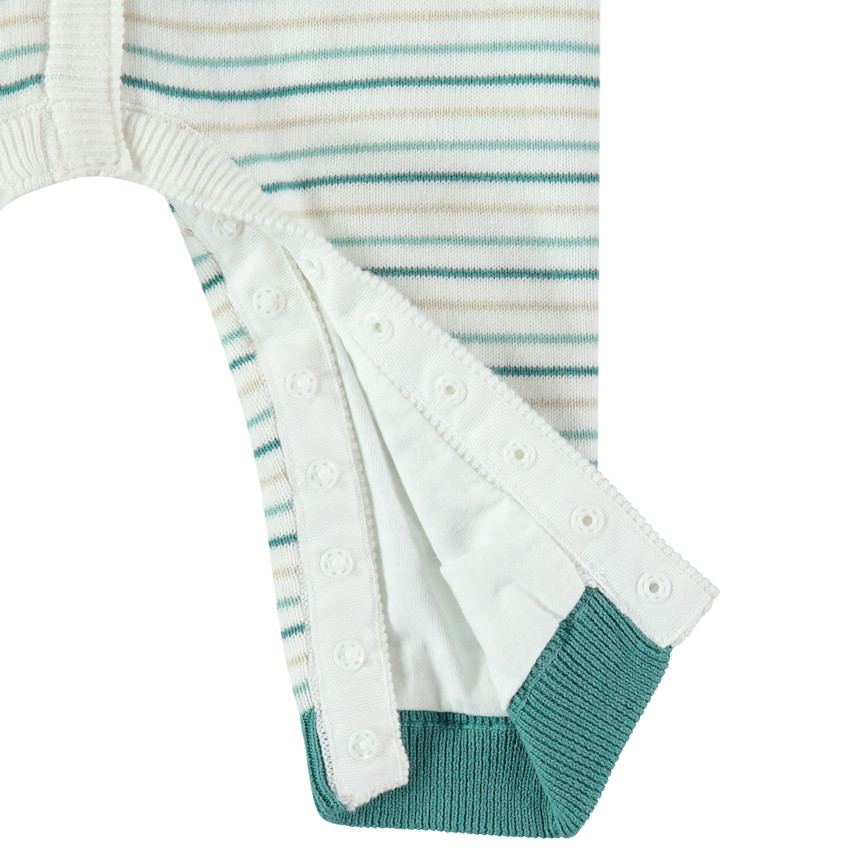 Combinaison longue en tricot fin à rayures et détails en relief 