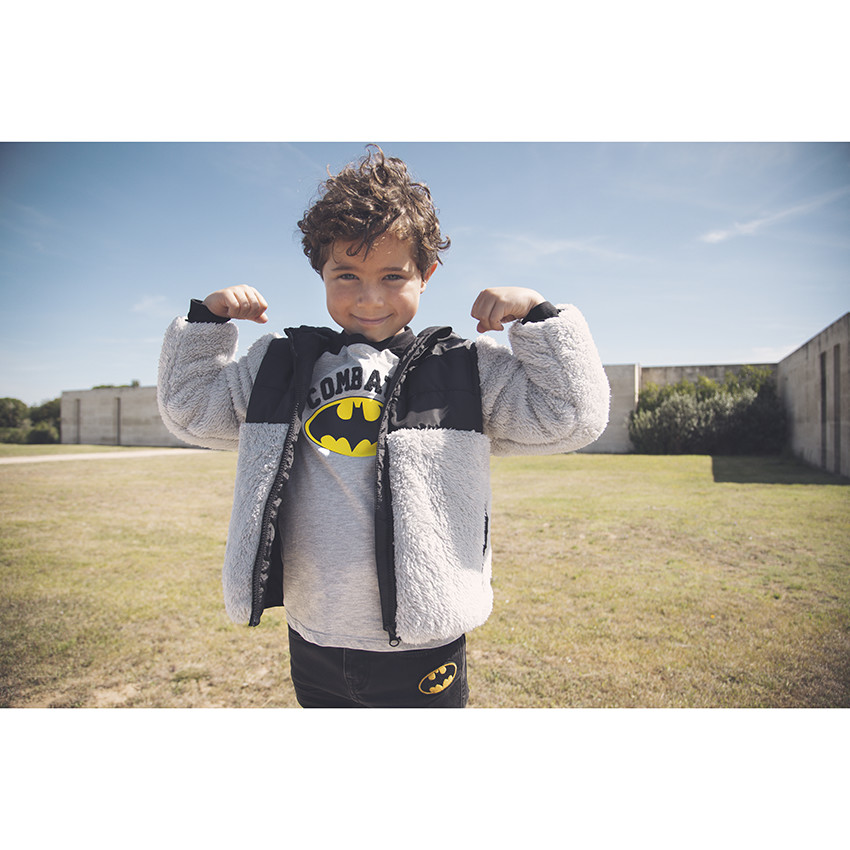 Jean ίσια γραμμή στυλ ξεβαμμένο με badges super-héros για αγόρι 