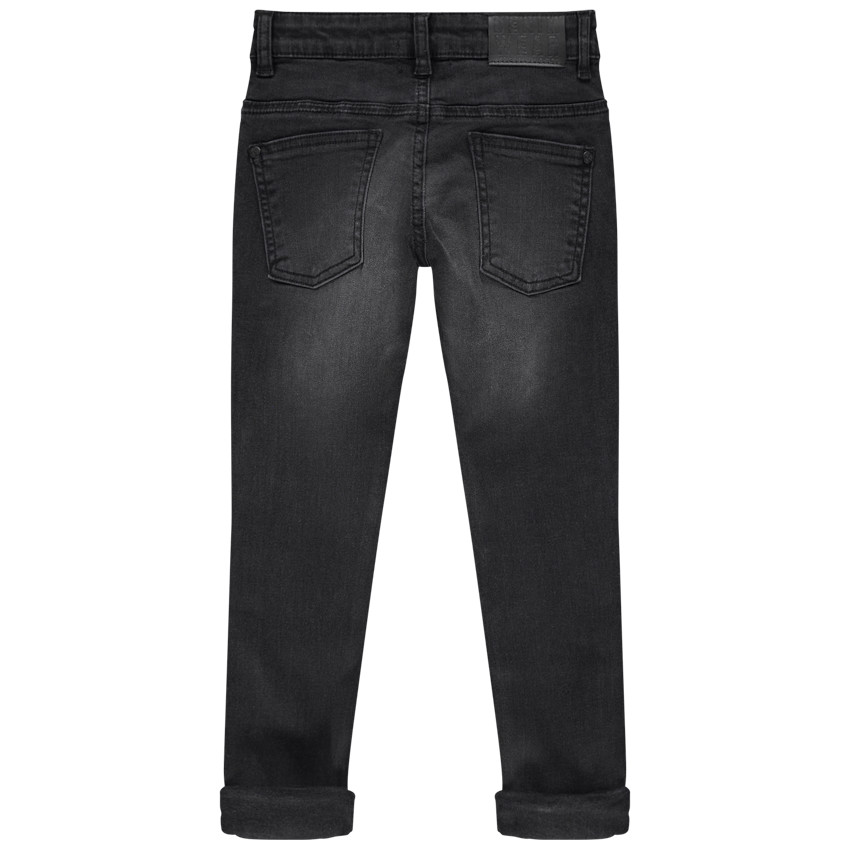 Τζιν σε slim γραμμή με used όψη και μόνιμες τσακίσεις 