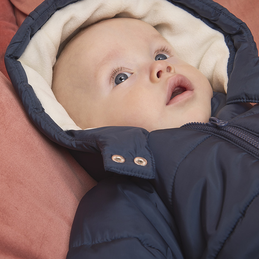 Καπιτονέ combi-pilote μονόχρωμο για μωρό αγόρι με διαφορετικές φινιρίσματα ανά ηλικία 