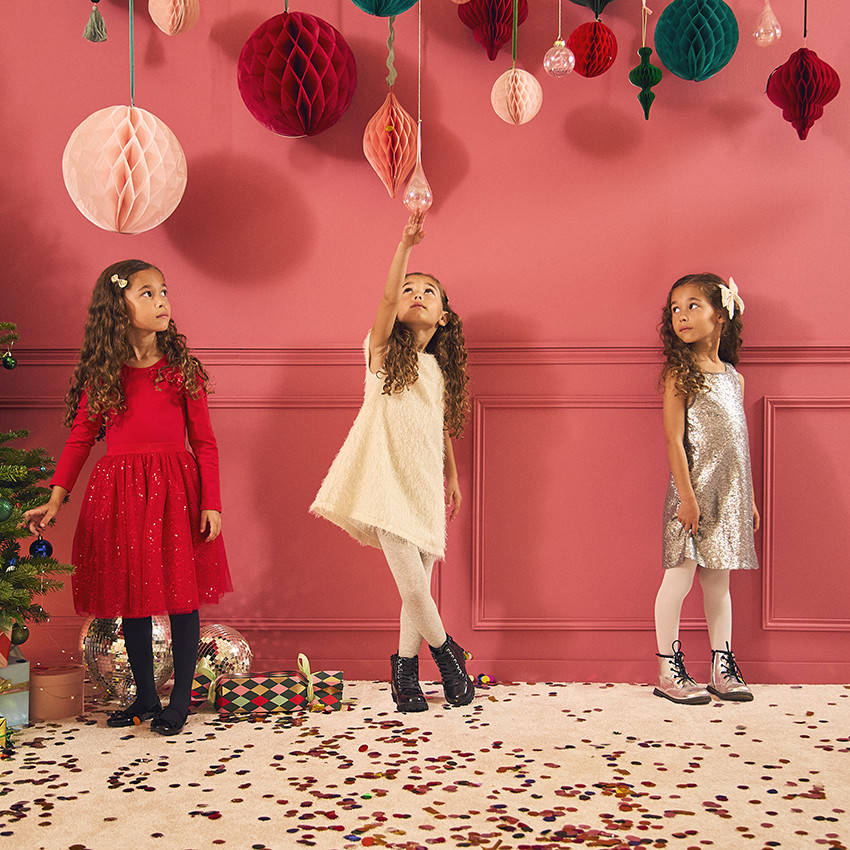 Φόρεμα γιορτής με κοντά μανίκια και φούντες για κορίτσι 