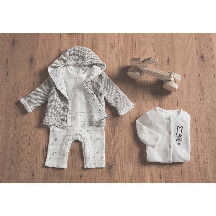 Βελουτέ φορμάκι ύπνου με κεντημένο λαγουδάκι στο στήθος 