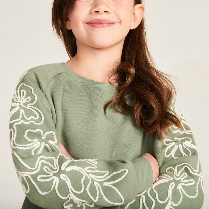 Φόρεμα με φλίς ύφασμα και λουλουδάτο κορδόνι για κορίτσι 