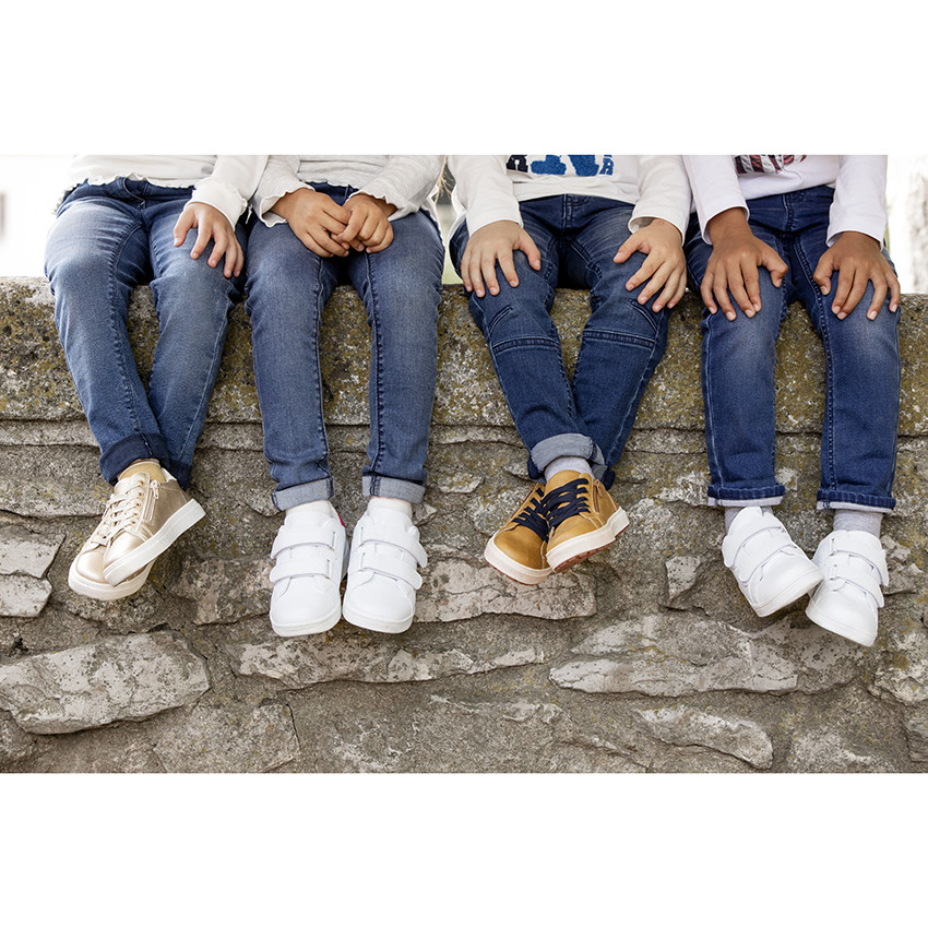 Baskets basses blanches à scratchs pour enfant garçon 