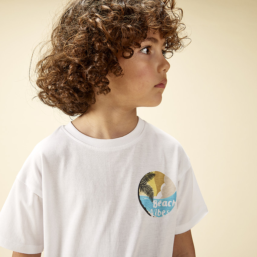 Κοντομάνικο μπλουζάκι με φαντεζί σχέδιο thème plage για αγόρι 