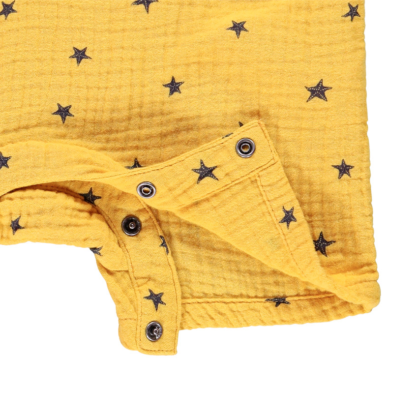 Combinaison courte en double gaze de coton imprimé étoiles pour bébé garçon 