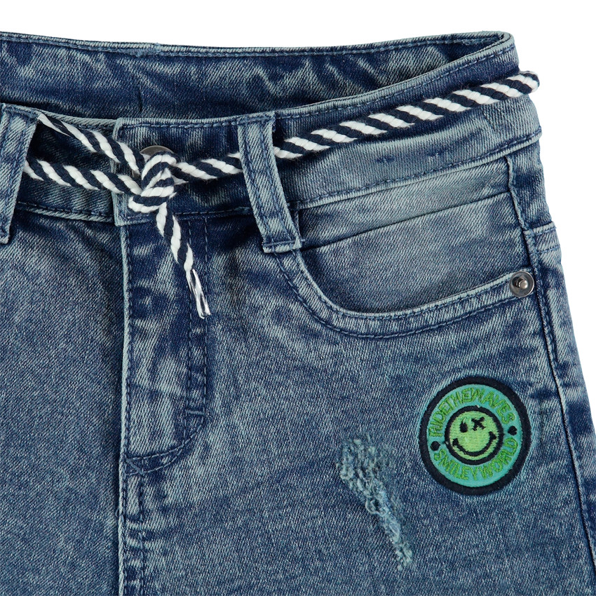 Βερμούδα σε τζίν used με badge Smiley Main Βερμούδα σε τζίν used με badge Smiley