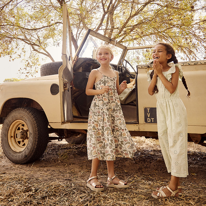 Μακρύ φόρεμα από διπλή γάζα με floral σχέδιο για κορίτσι 