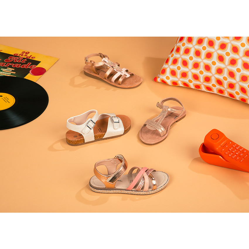 Σανδάλια με εφέ φιδιού και ενισχυμένες σόλες για κορίτσι 
