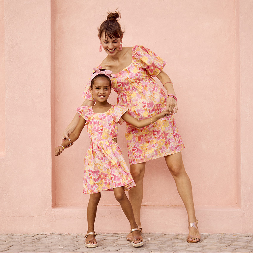 Φόρεμα κοντομάνικο σε seersucker με floral σχέδιο για κορίτσι 