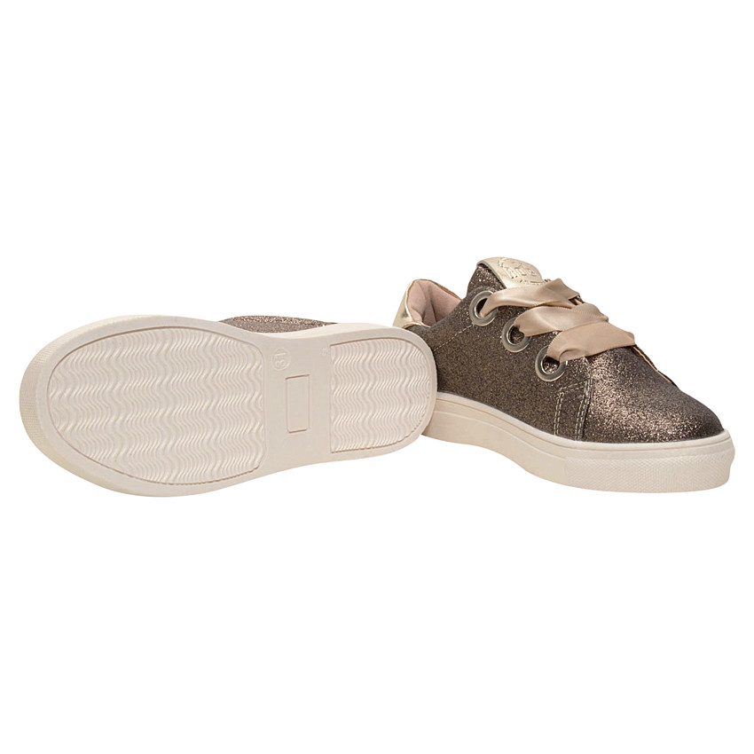 Χαμηλά αθλητικά με παγιέτες και σατέν κορδόνια 