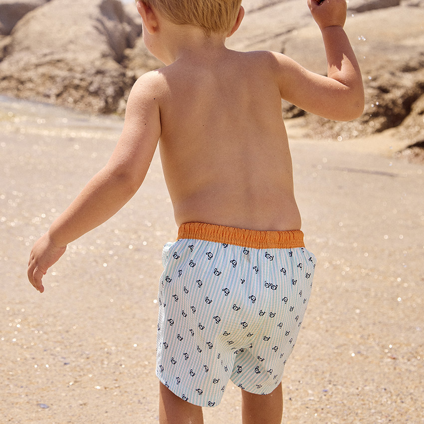 Σορτς μαγιό σε seersucker με φαντεζί σχέδιο για bebe αγόρι 