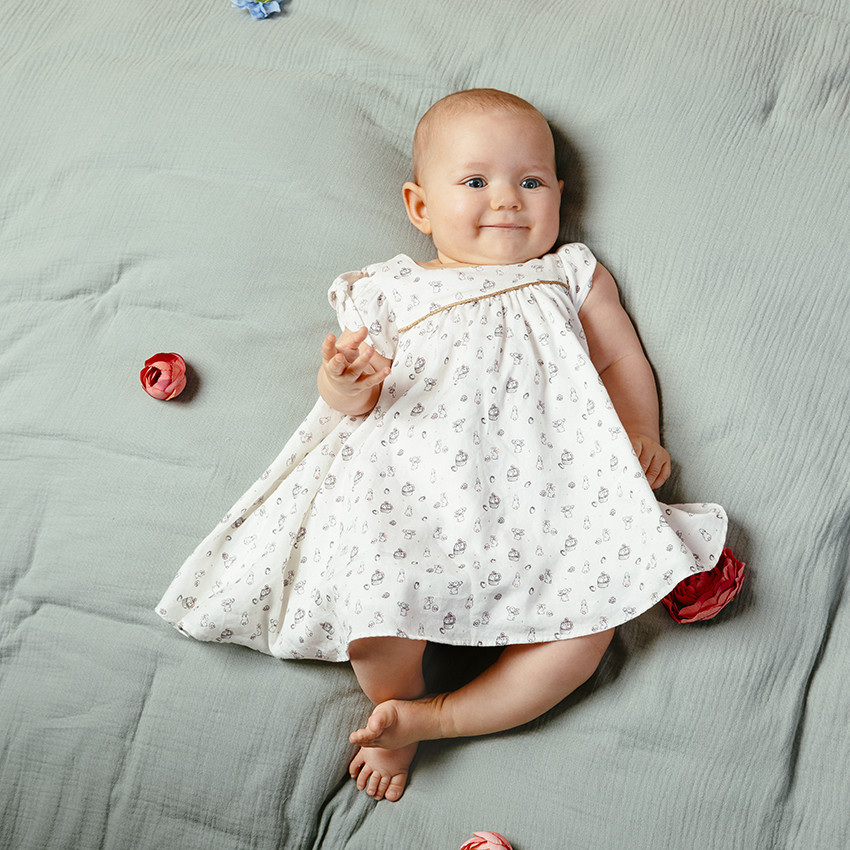 Σύνολο με φόρεμα με σχέδιο λαγουδάκια και μπλούζα 