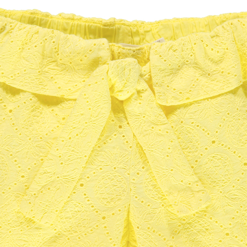 Κίτρινο σόρτς broderie anglaise με δέσιμο φιόγκο. Main Κίτρινο σόρτς broderie anglaise με δέσιμο φιόγκο.