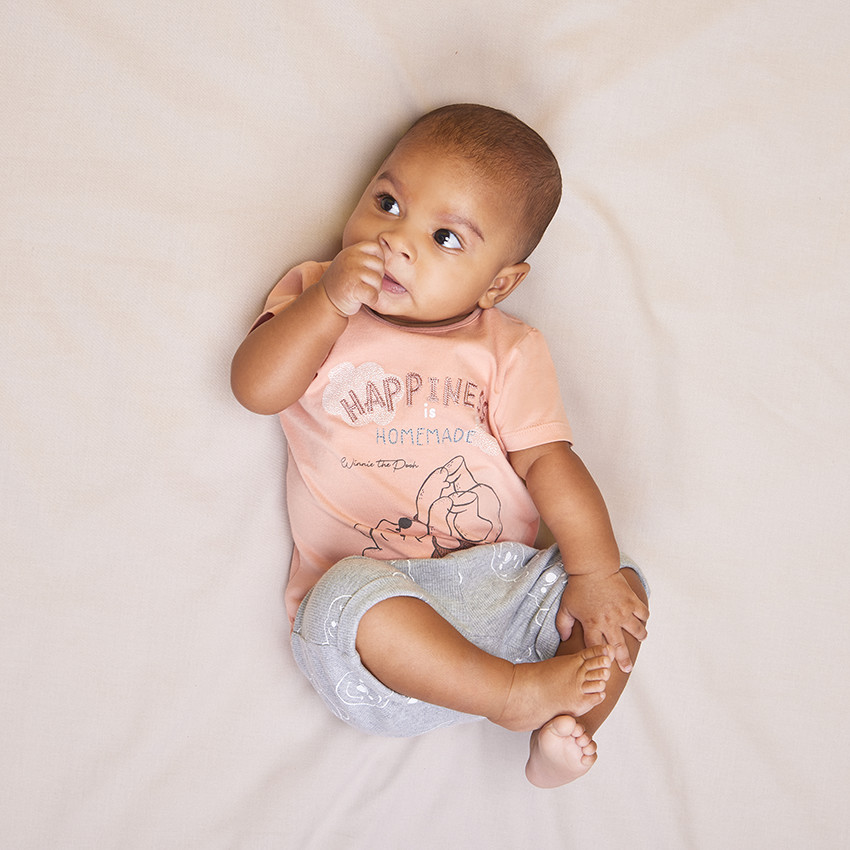 Σετ t-shirt + βερμούδα με σχέδιο Winnie Disney για bebe αγόρι  Additional Σετ t-shirt + βερμούδα με σχέδιο Winnie Disney για bebe αγόρι